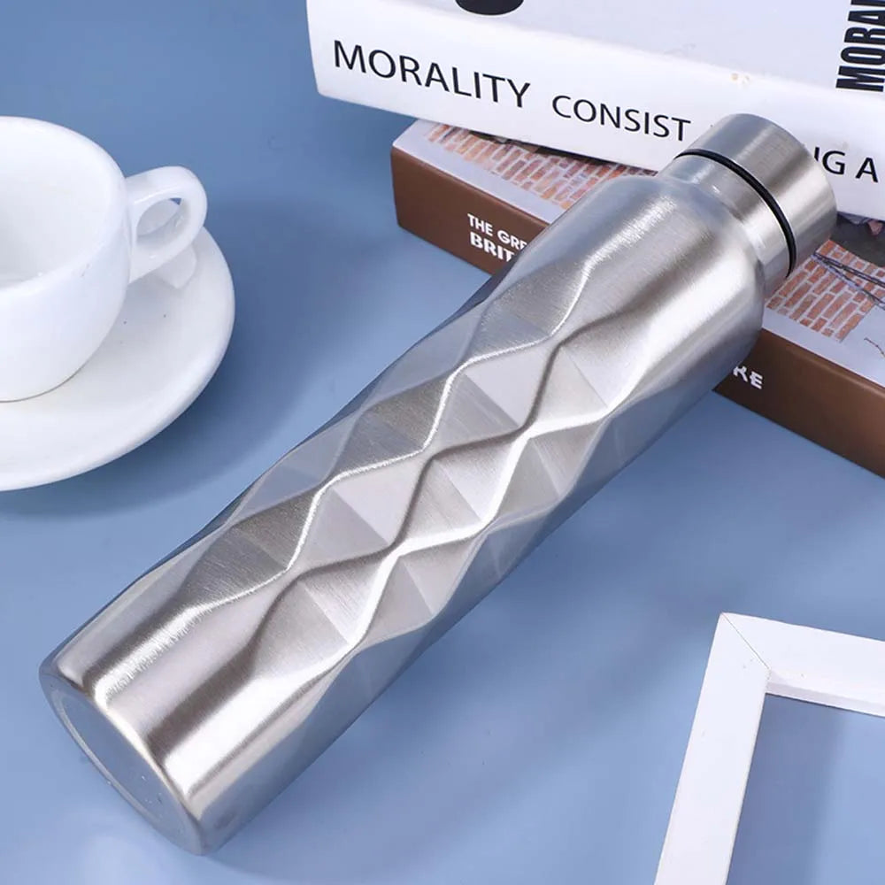 Botella de agua de acero inoxidable. 28x7cm