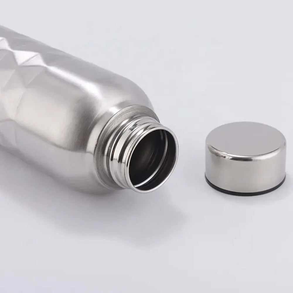 Botella de agua de acero inoxidable. 28x7cm