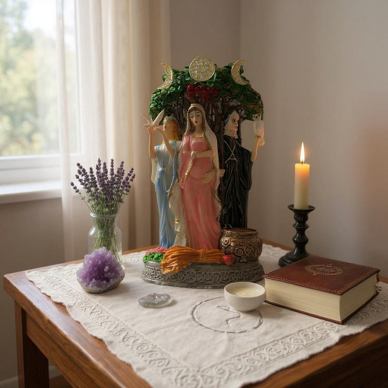 Triple Diosa Escultura De Resina 25cm De Altura Hecate Variado