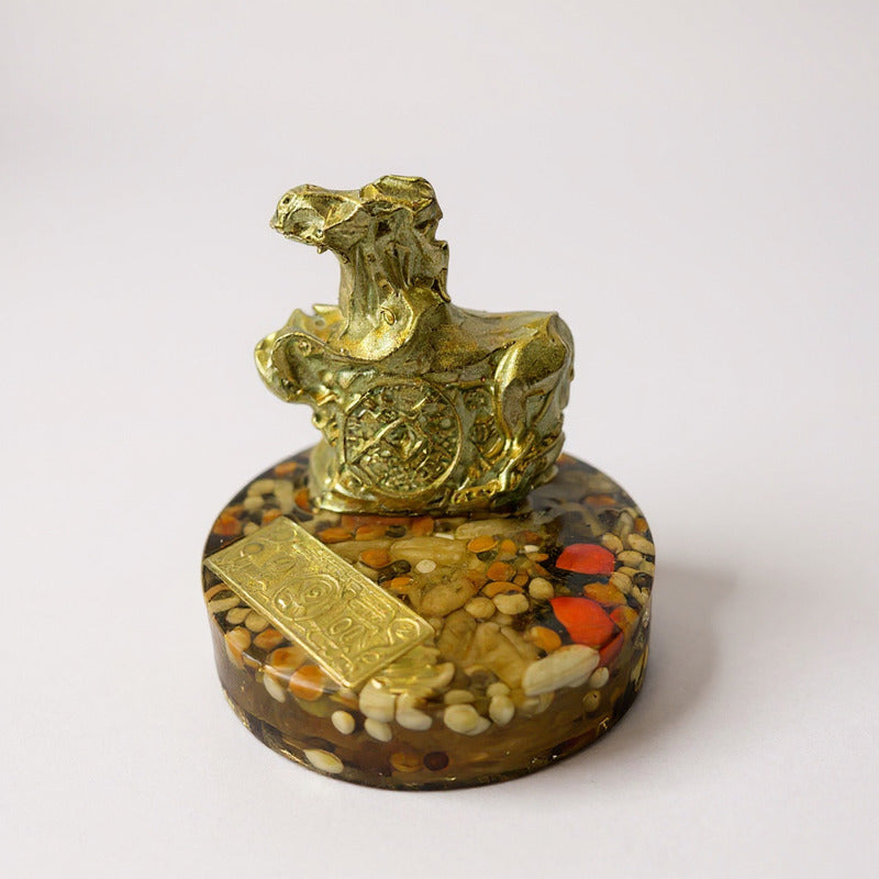 Caballo sobre Semillas de Resina Ámbar | Figura Decorativa
