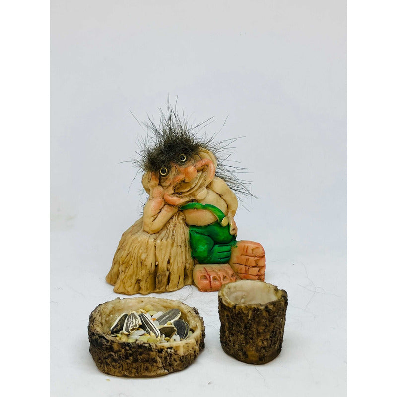 Troll Relajación + Comedero 7 Cm Figura De Resina Nacional Verde