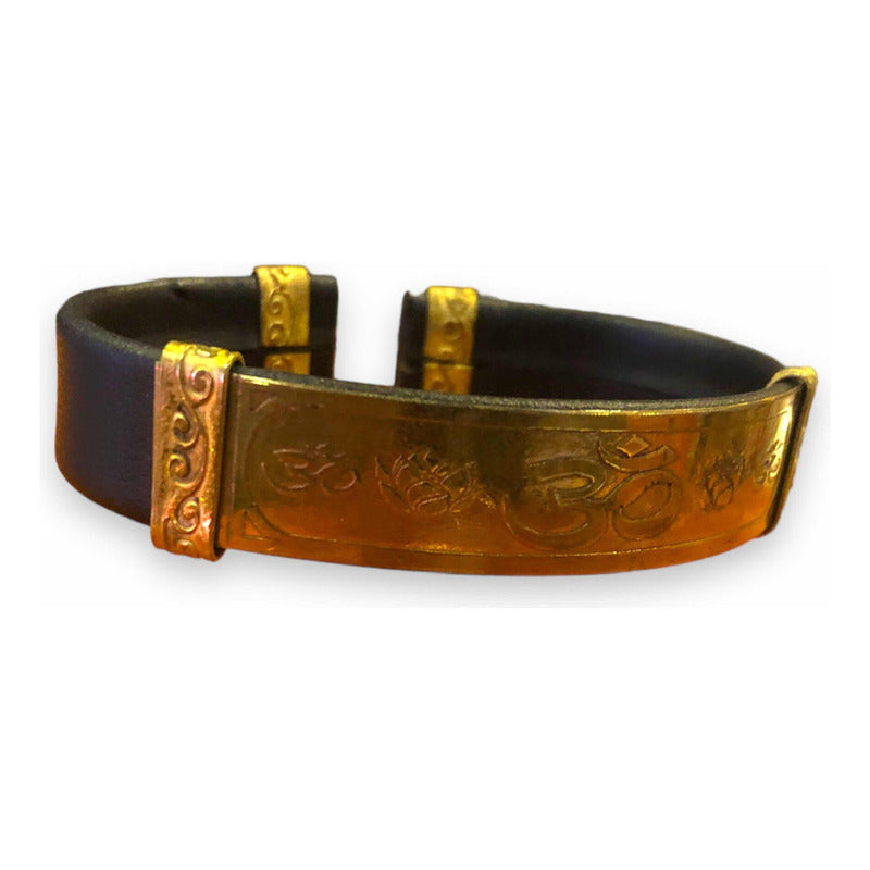Brazalete Om Grabado Tipo Piel Om 12.7 Cm