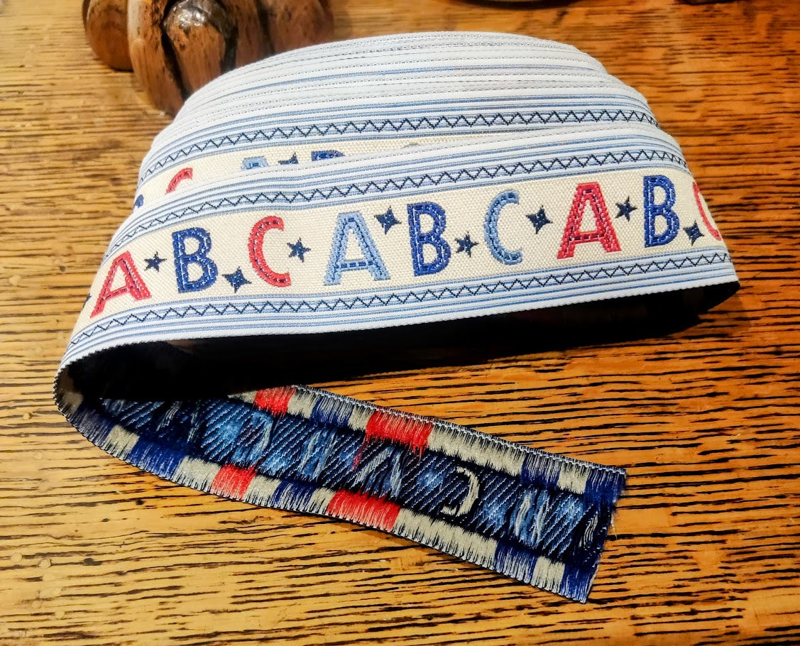 Un metro de Cinta Jacquard ABC en rojo y azul española bordada