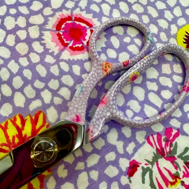 Tijeras para Tela Kaffe Fassett 20 cm *Llegan el 31 de octubre*