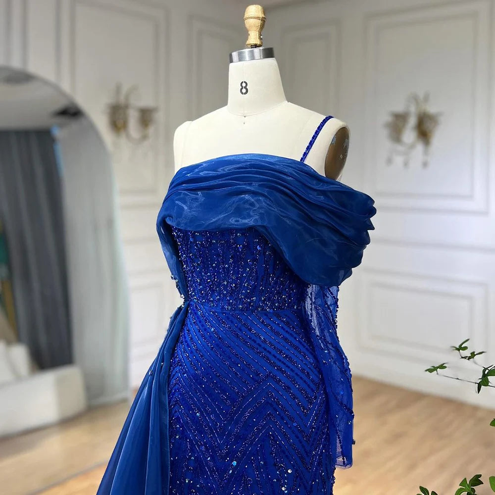 vestidos de noche de un hombro, sirena azul, perlas