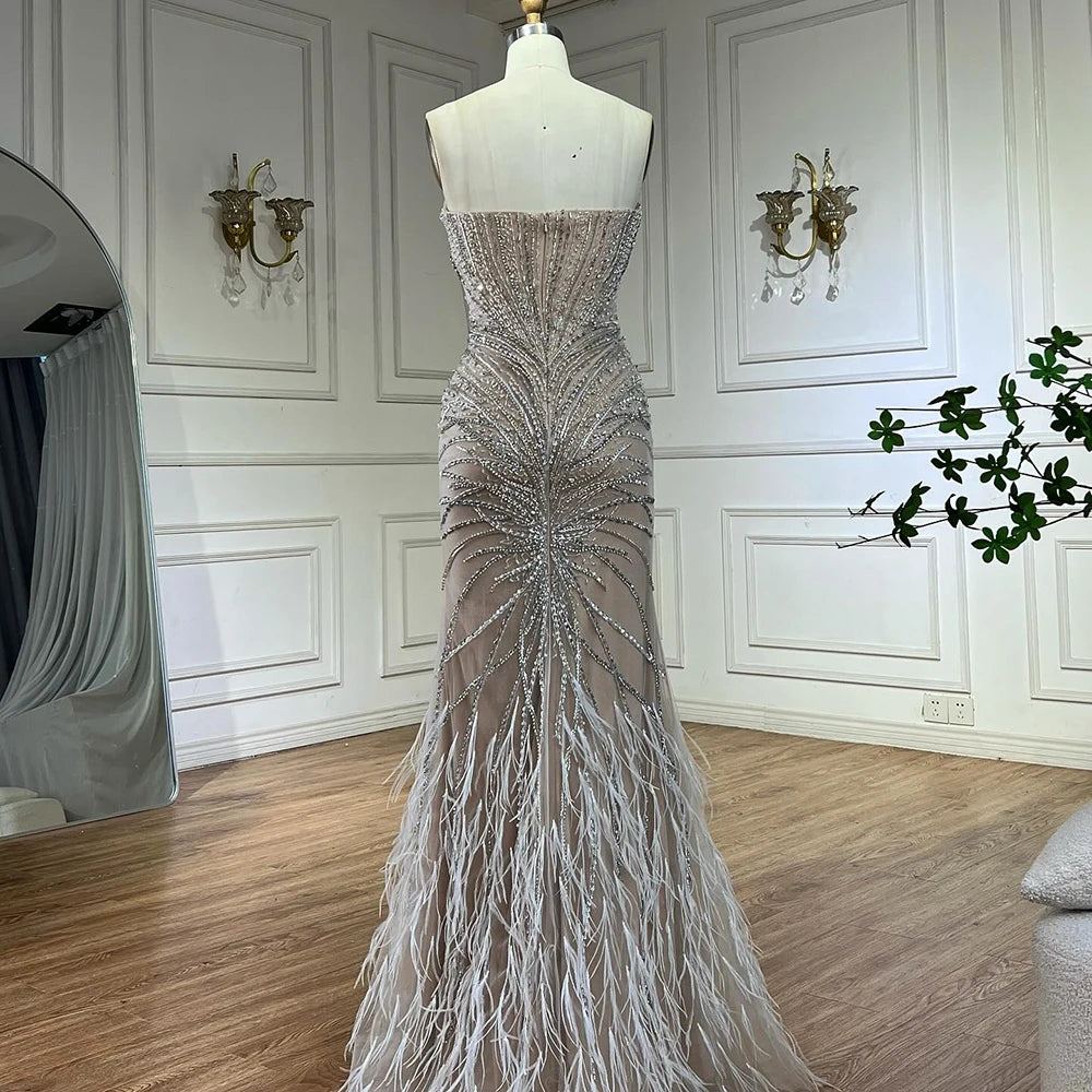 vestidos de noche de sirena con plumas