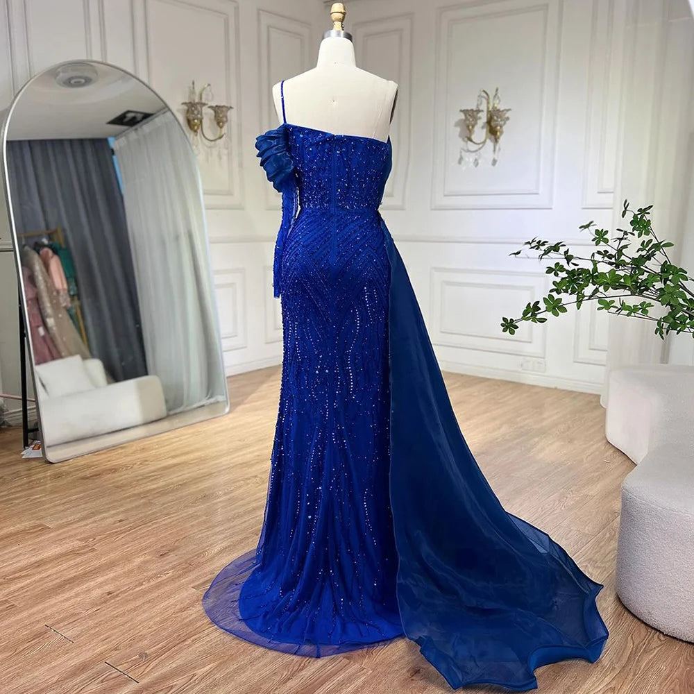 vestidos de noche de un hombro, sirena azul, perlas