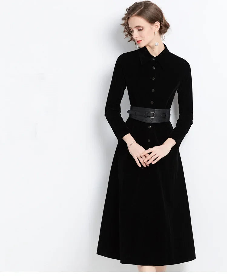 Vestido negro de terciopelo de estilo británico,