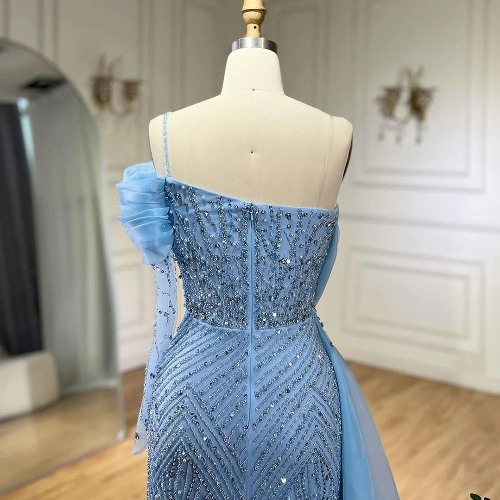 vestidos de noche de un hombro, sirena azul, perlas