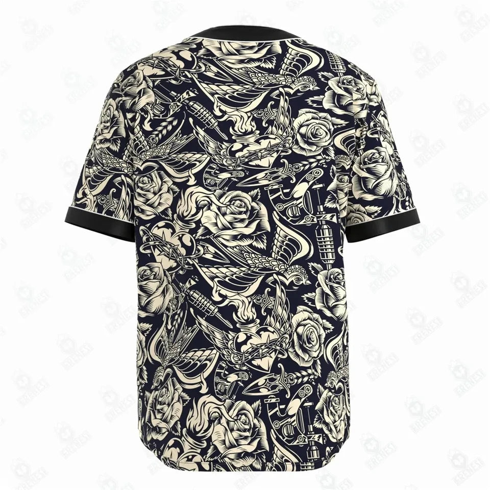 Camiseta de béisbol con patrón de tatuaje
