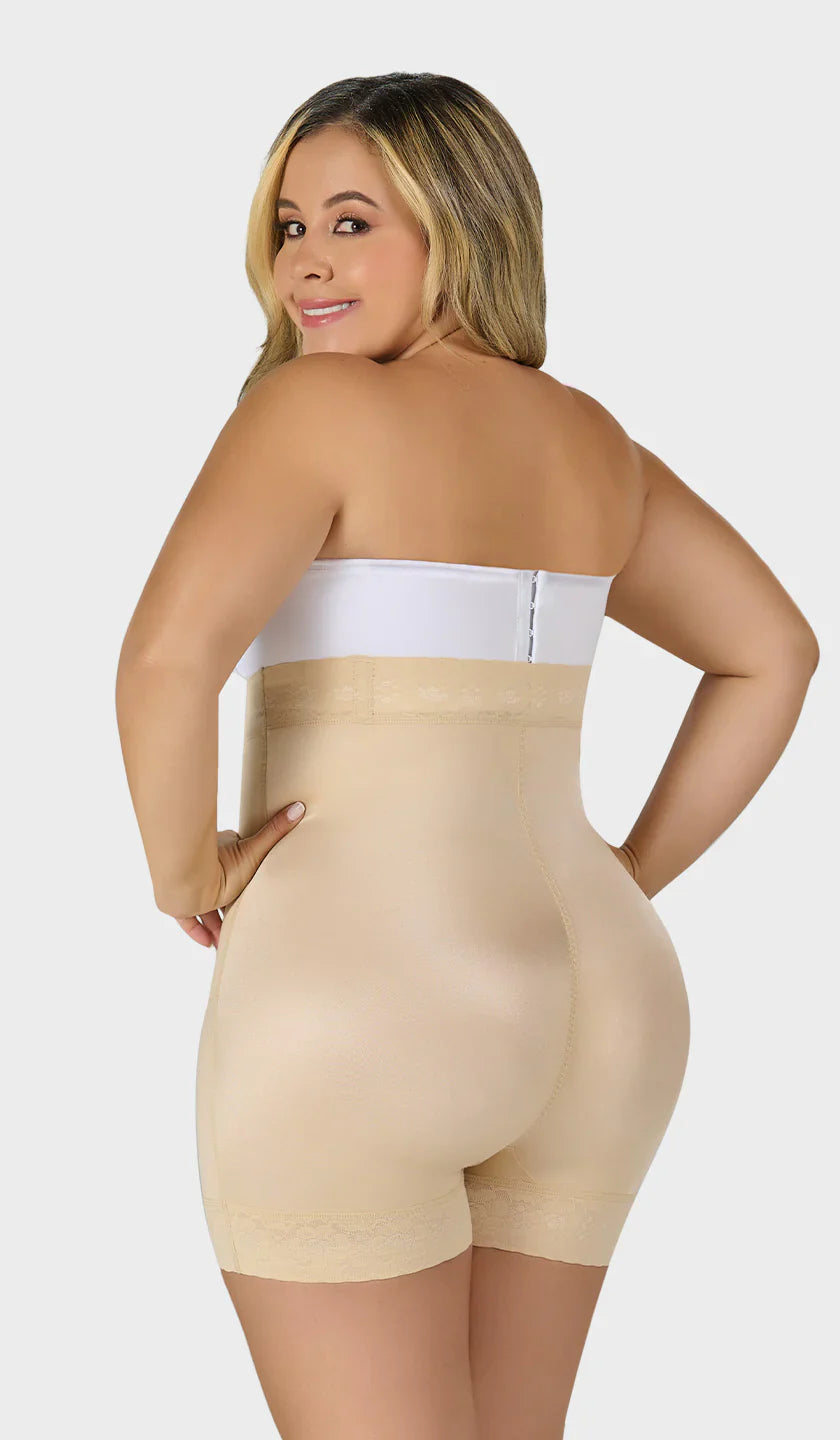 Short extra corto, talle extra alto, con refuerzo abdominal SXA0216 de Fajas M&D®