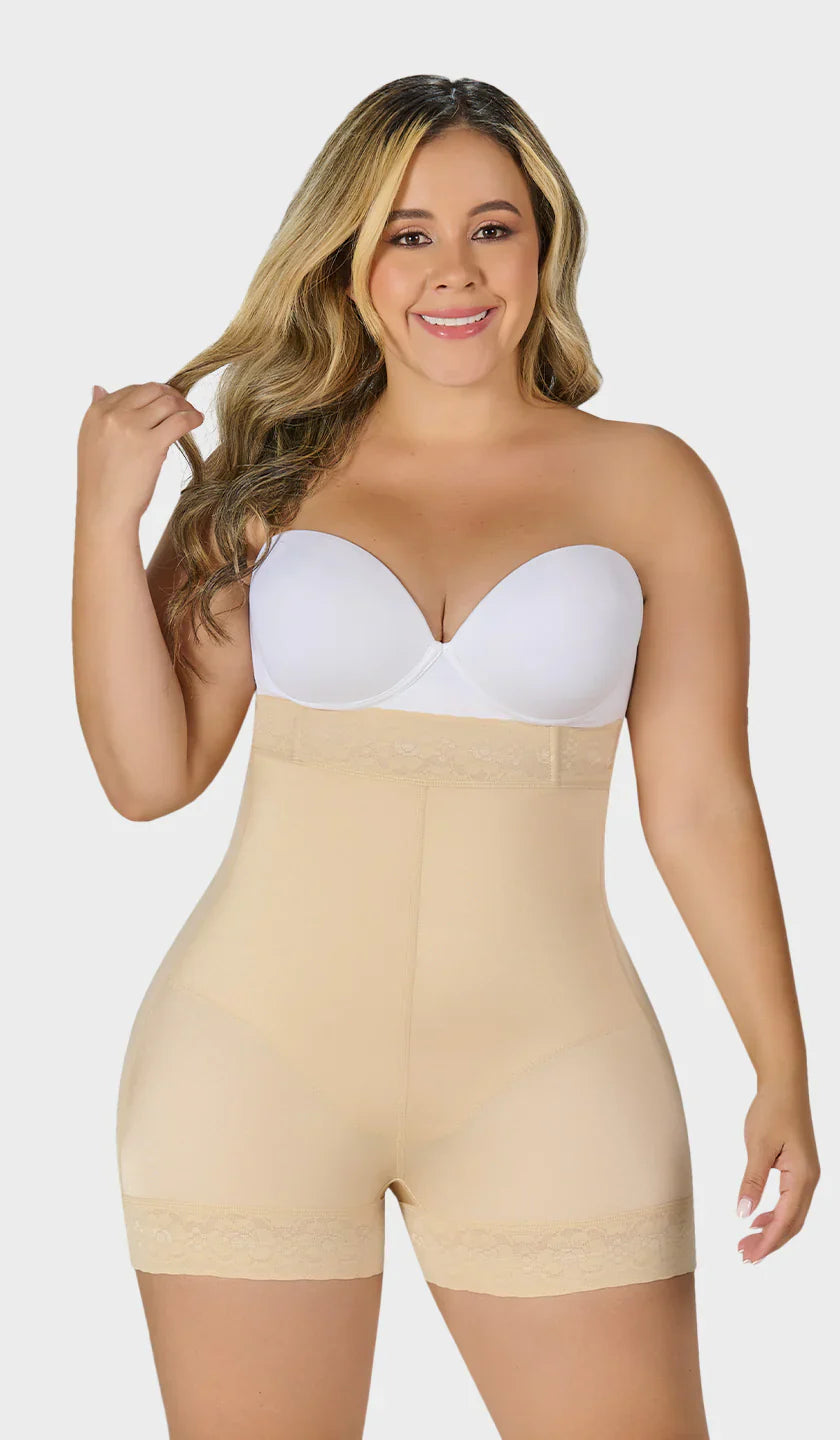 Short extra corto, talle extra alto, con refuerzo abdominal SXA0216 de Fajas M&D®