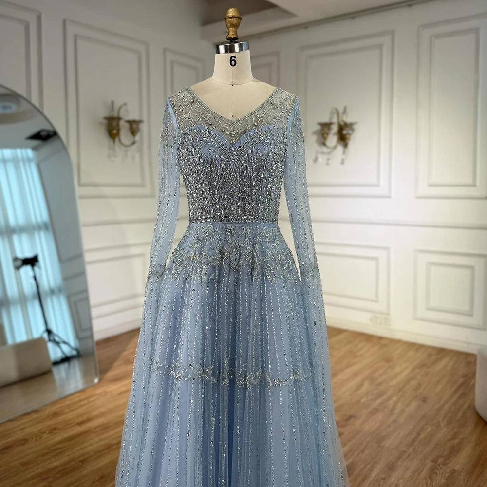 Elegante vestido de noche color caramelo