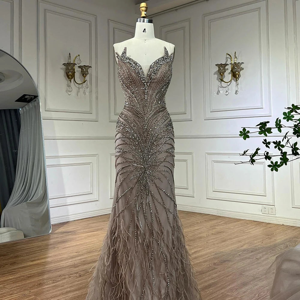 vestidos de noche de sirena con plumas