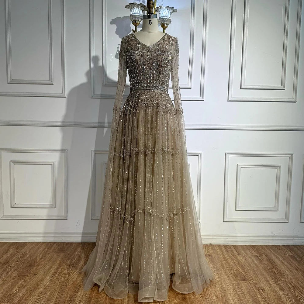 Elegante vestido de noche color caramelo