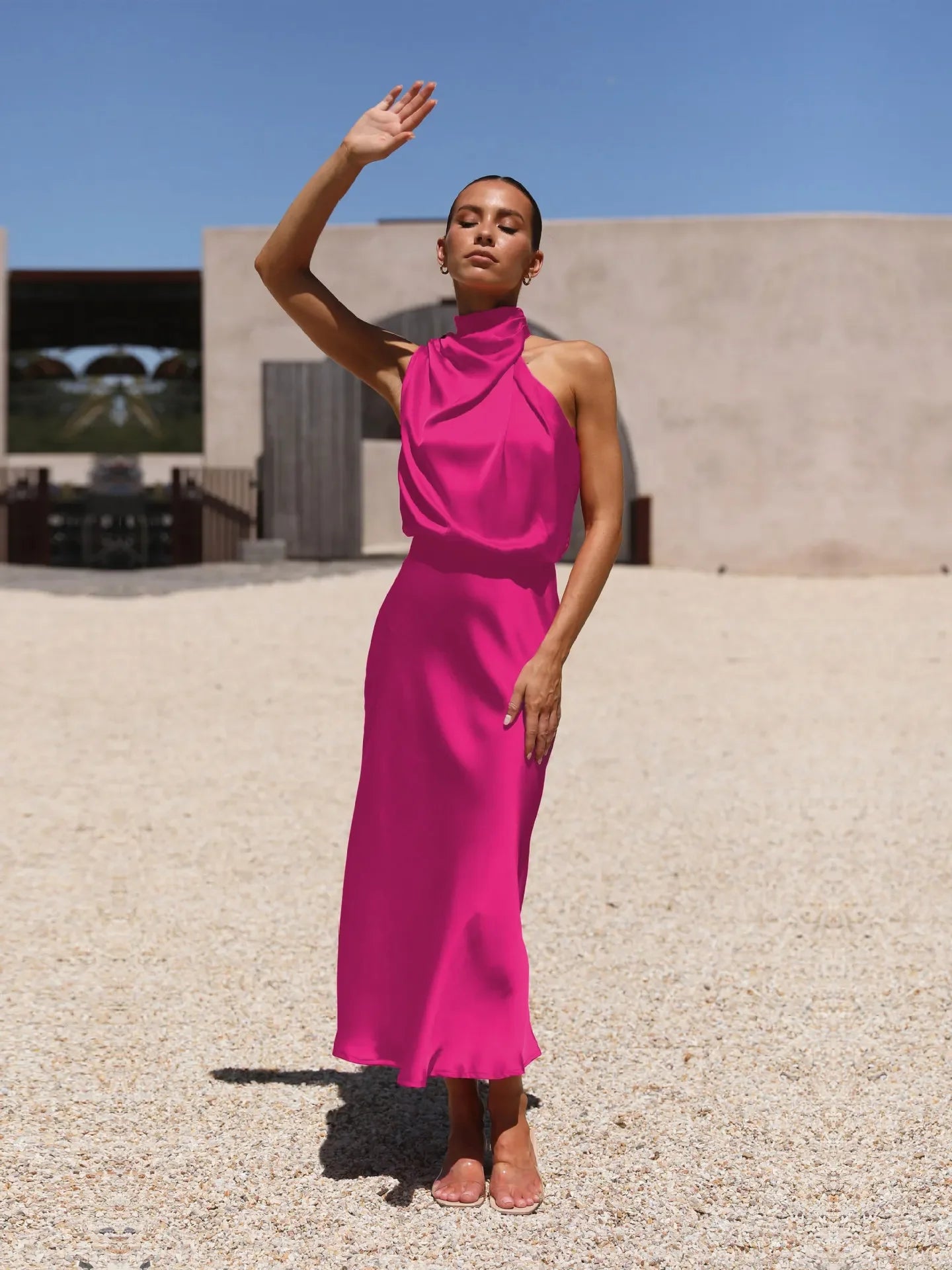 Vestido largo de satén de seda sin mangas