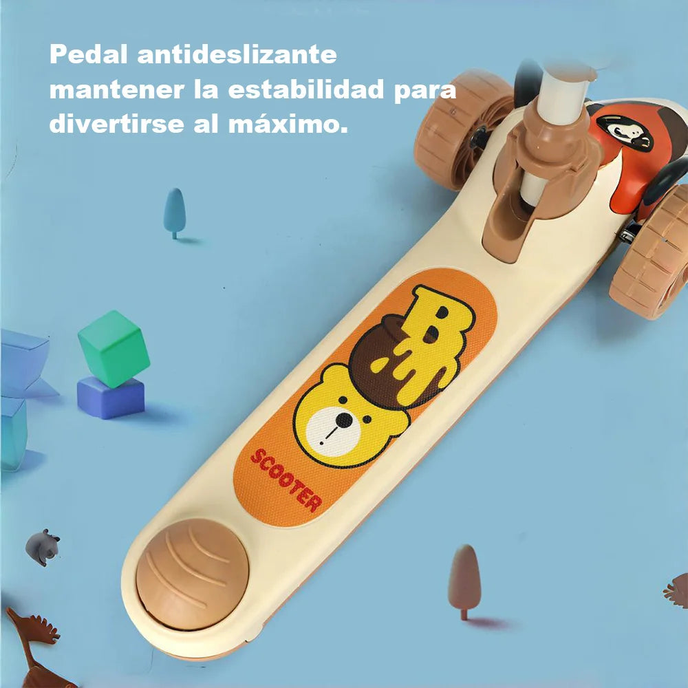 Patinete infantil con diseño cartoon,