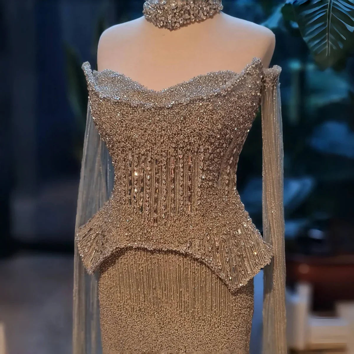 vestido de noche personalizado con cuentas de cristal