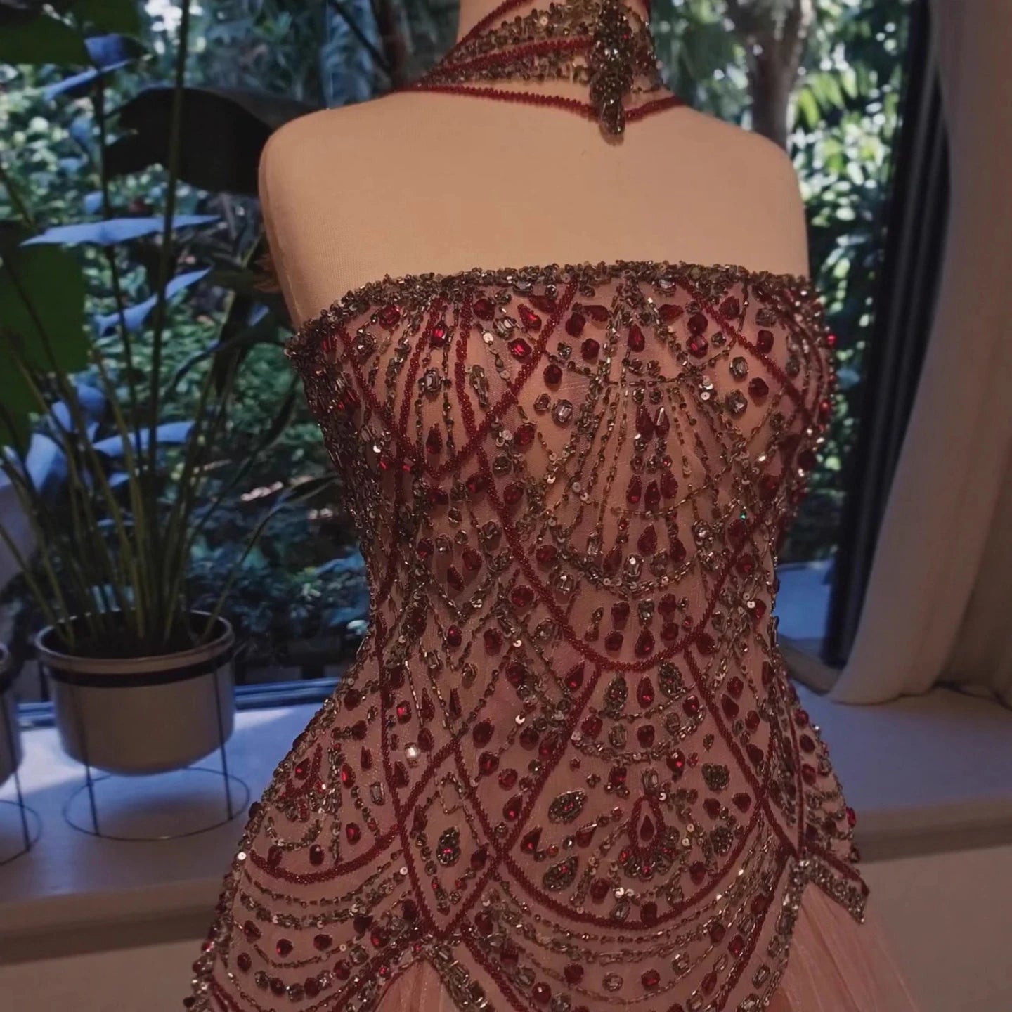 Vestido rojo vino árabe,