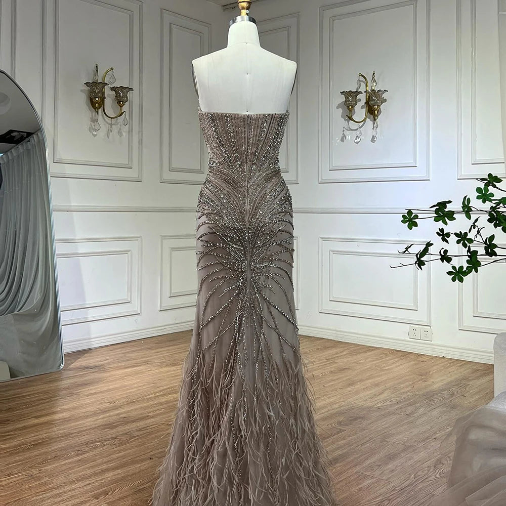 vestidos de noche de sirena con plumas