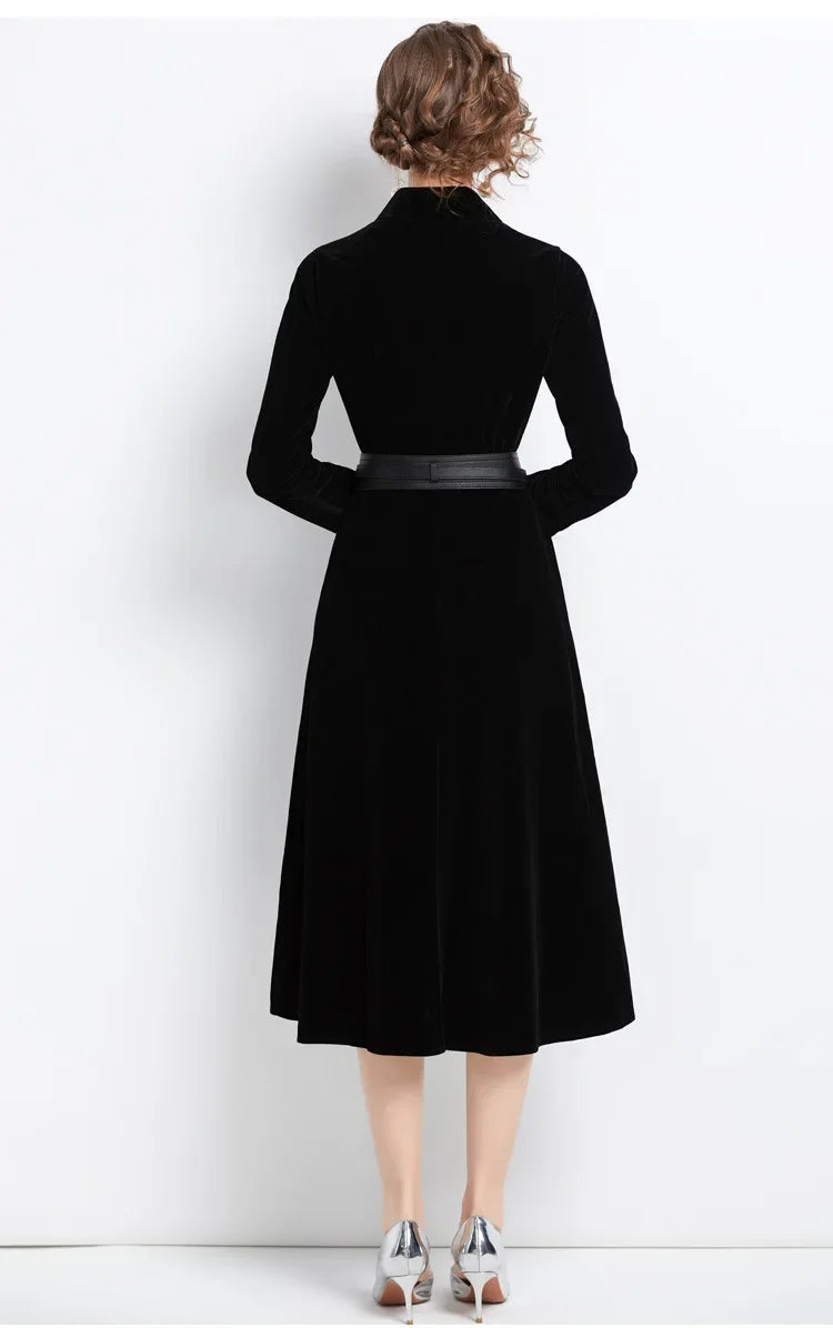 Vestido negro de terciopelo de estilo británico,