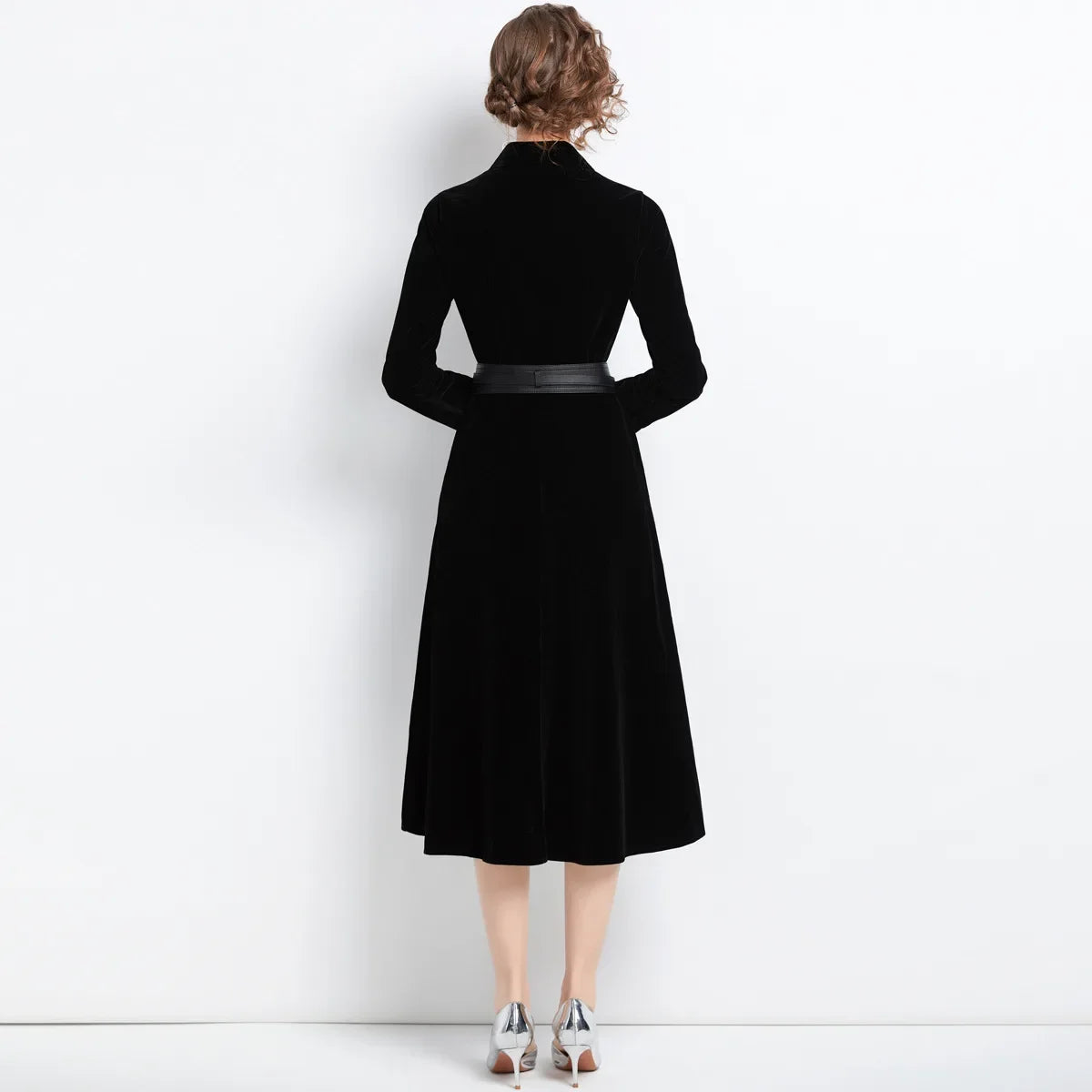 Vestido negro de terciopelo de estilo británico,