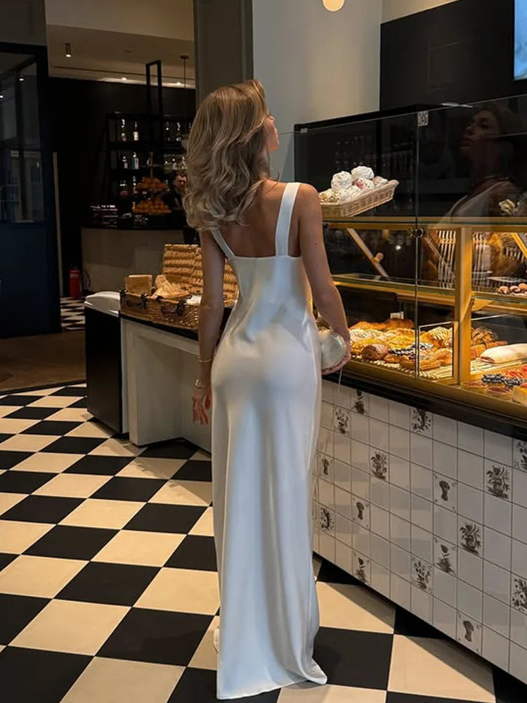 Vestido tubo liso con cuello en V