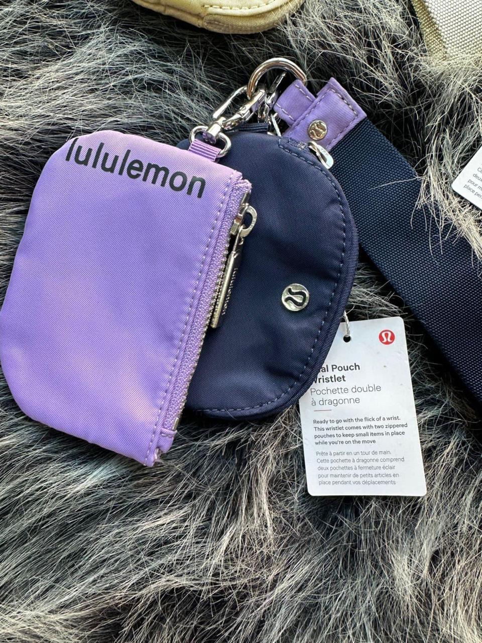 LULULEMON DUAL POUCH WRISTLET BLUEBERRY