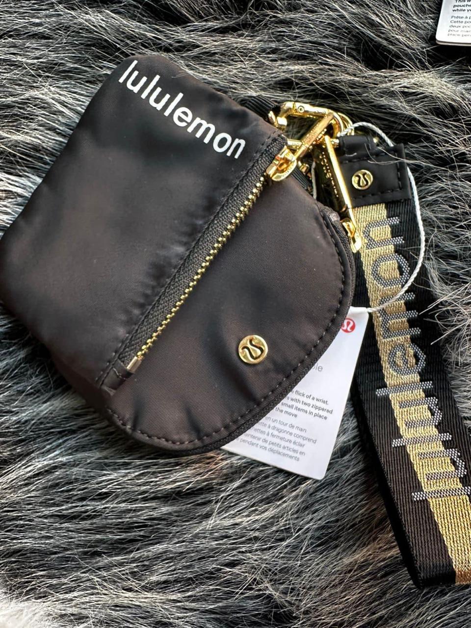 LULULEMON DUAL POUCH WRISTLET BLACK/GOLD