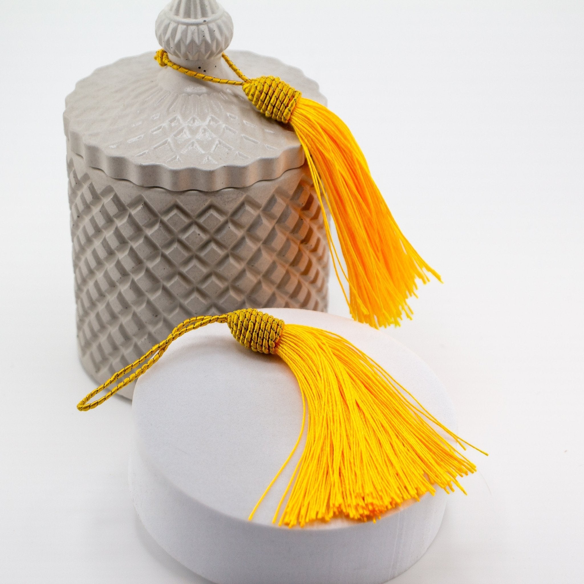 Borlas Grandes Decorativas Amarillo para Velas – Tassels de Seda | Accesorios Elegantes para Tapas y Envases de Velas Artesanales