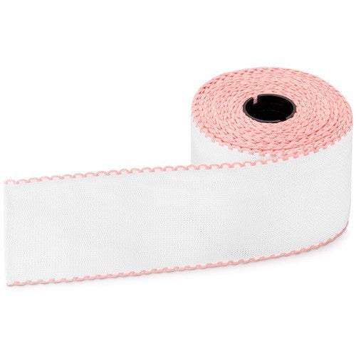 Un Metro de Cinta Aida 14 Zweigart 5 cm blanco para Punto de Cruz con borde rosa chicle