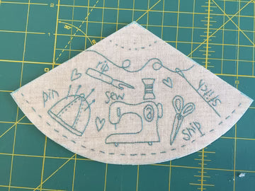 Lienzo y Patrón para Bordar Alfiletero de Costura Esencial Natalie Bird ** Llega el 30 de noviembre**