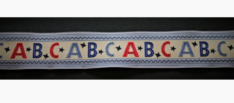 Un metro de Cinta Jacquard ABC en rojo y azul española bordada