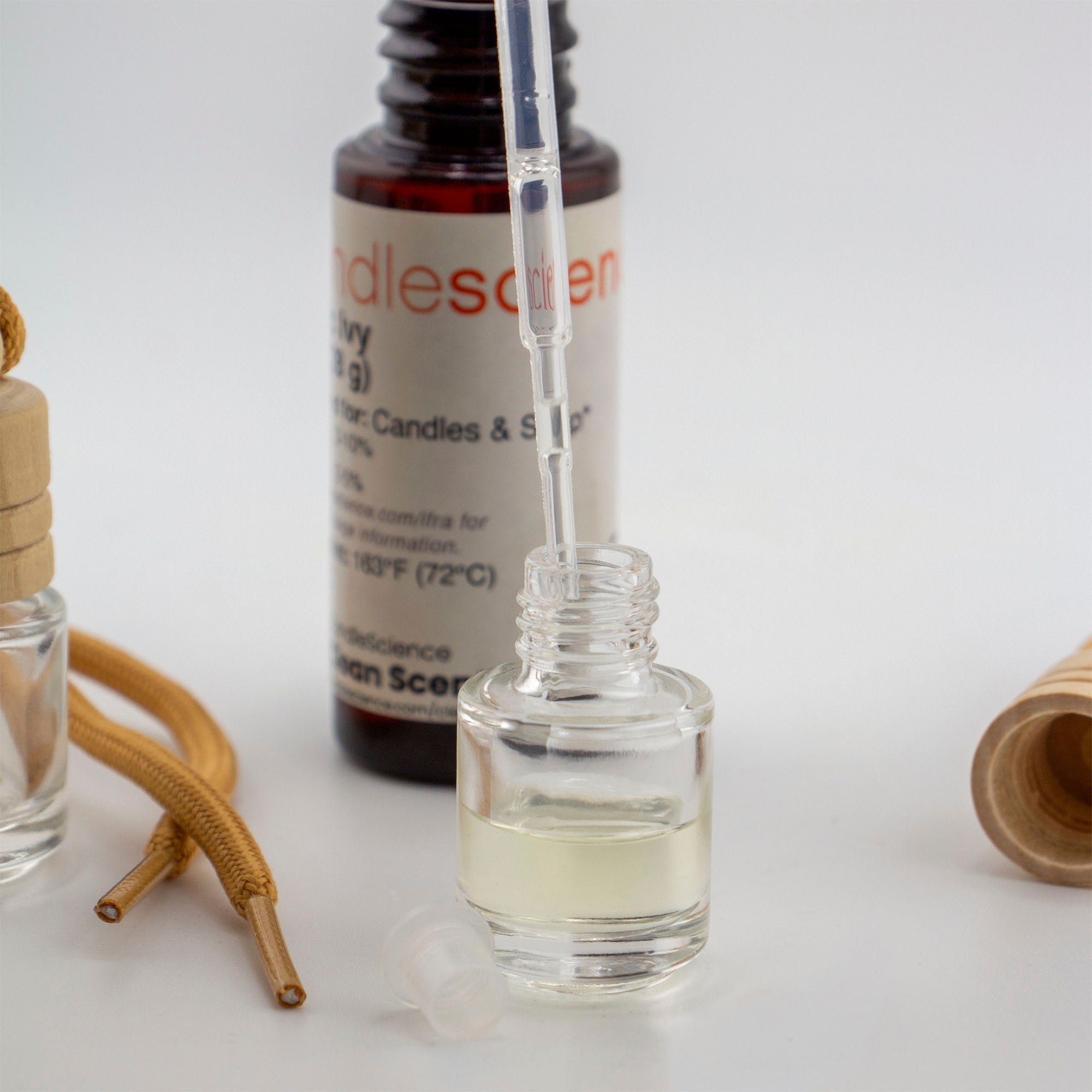 Difusor Aromático / Aromatizante para Auto / Carro – Frasco Colgante Recargable de Vidrio y Madera