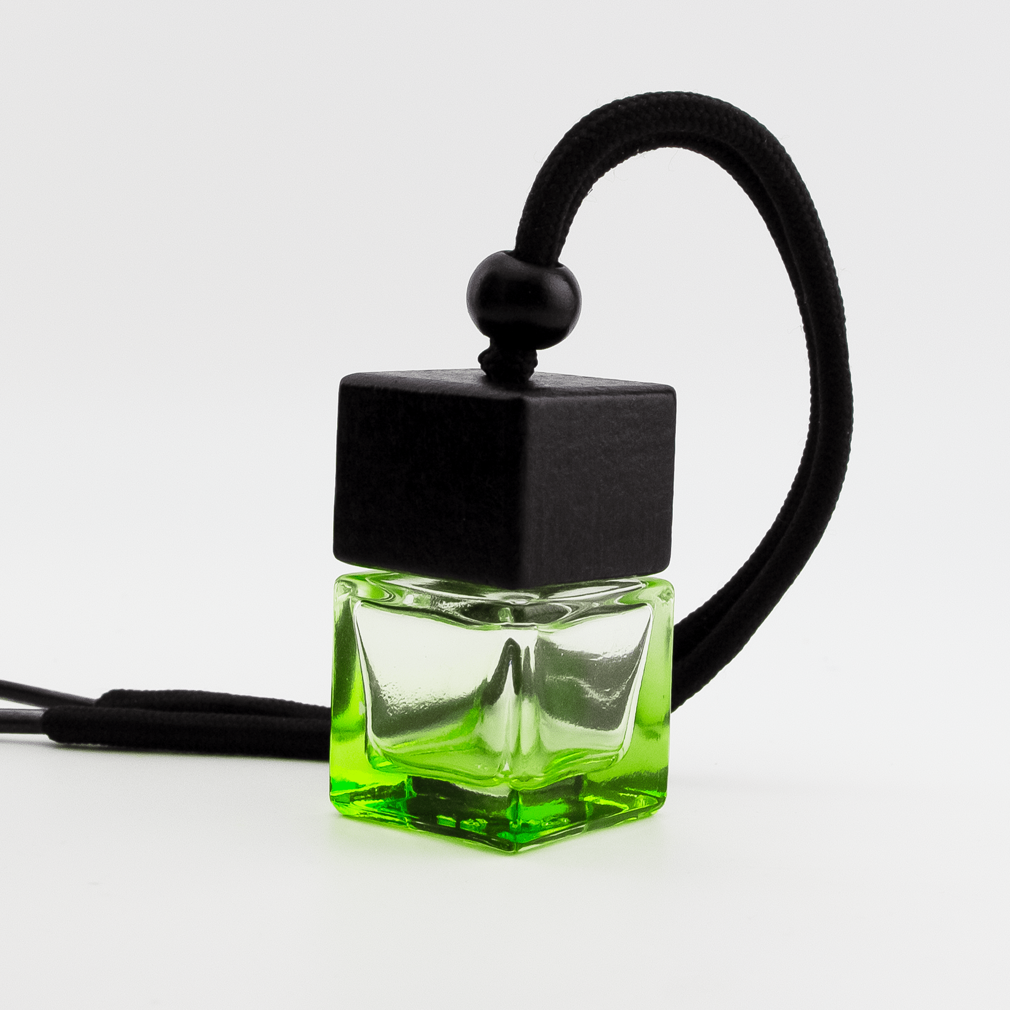 Difusor Aromático / Aromatizante para Auto / Carro – Frasco Colgante Recargable de Vidrio y Madera Tapa Cuadrada - Verde 8ml