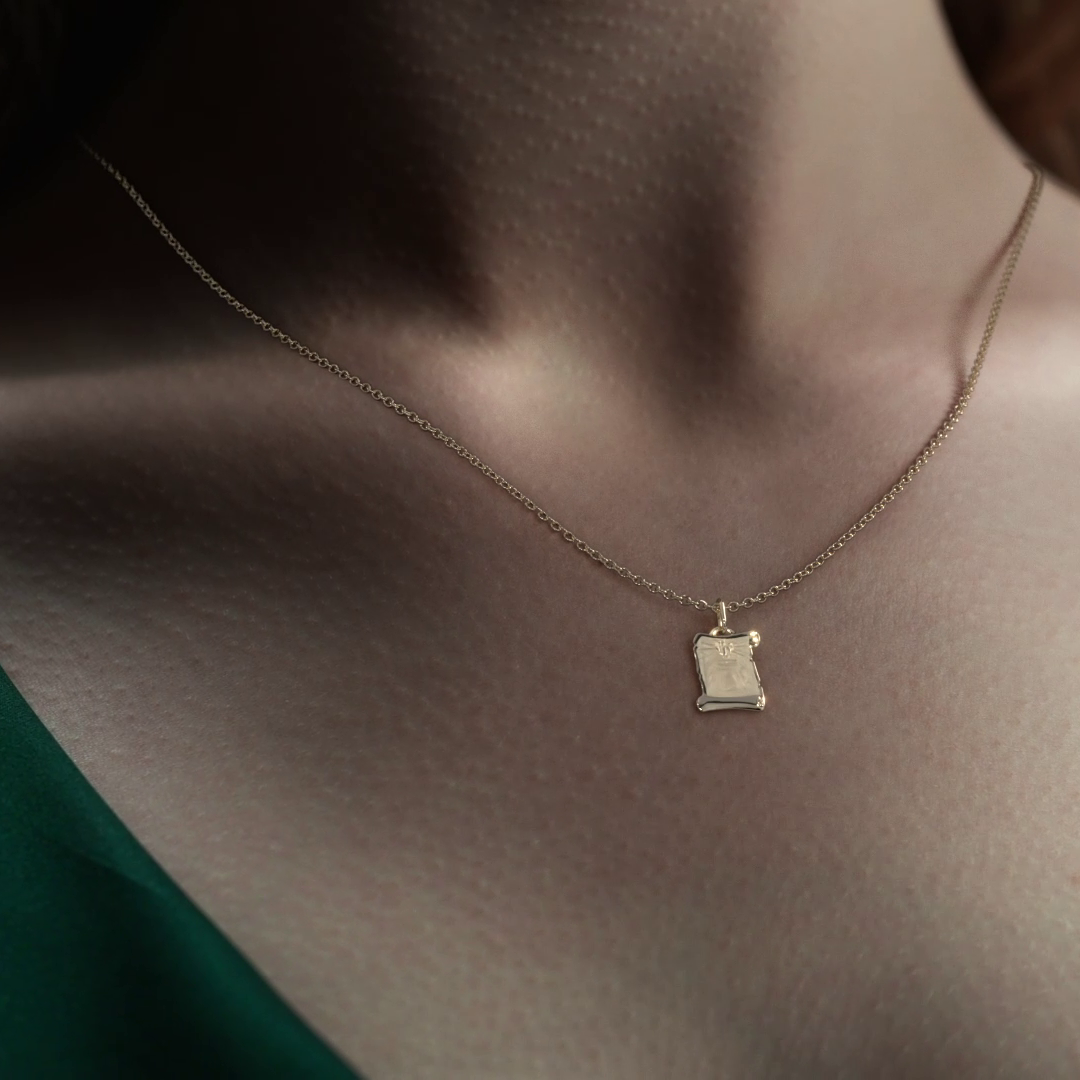 Dije de Oro 14K Medalla Religiosa Sagrado Caliz| Dije Oro Italiano 12mm | Joyería Fina