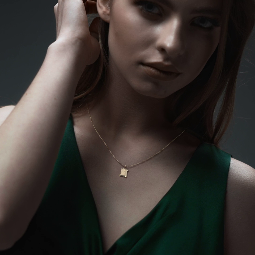 Dije de Oro 14K Medalla Religiosa Sagrado Caliz| Dije Oro Italiano 12mm | Joyería Fina