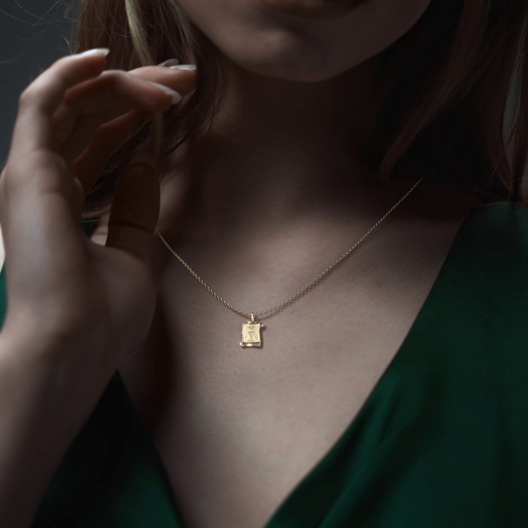 Dije de Oro 14K Medalla Religiosa Sagrado Caliz| Dije Oro Italiano 12mm | Joyería Fina