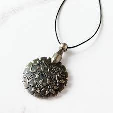 Colgante Cortahilos Clover Plata antigua