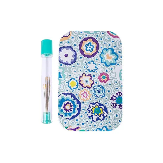 Juego de 12 Agujas de Tapicería Surtidas con Ojo Dorado - Tamaño 9-11 con estuche y lata Kaffe Fassett