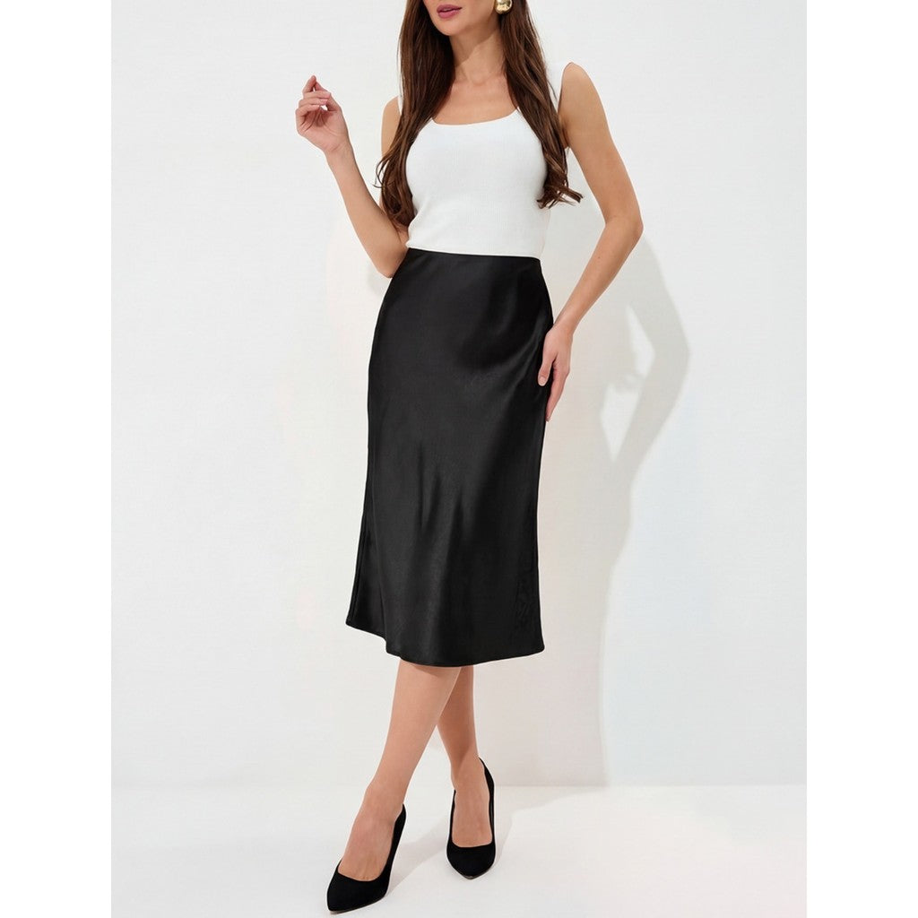 Falda Midi Satinada Negra