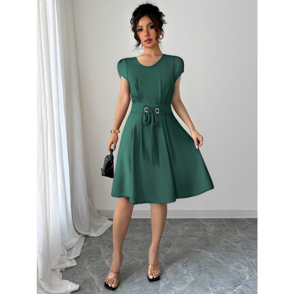 Vestido Largo De Talla Grande Con Tirantes De Color Liso Y Botones, Limpio Y Elegante.