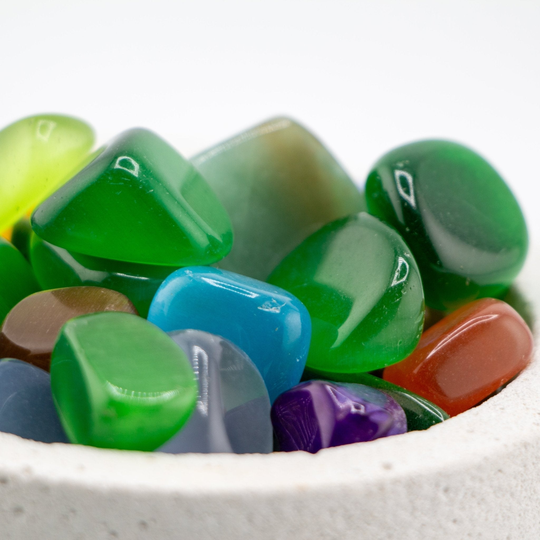 Ojo de Gato Pulido – Piedra Preciosa Verde Café Azul Morado de Intuición y Protección para Velas y Decoración