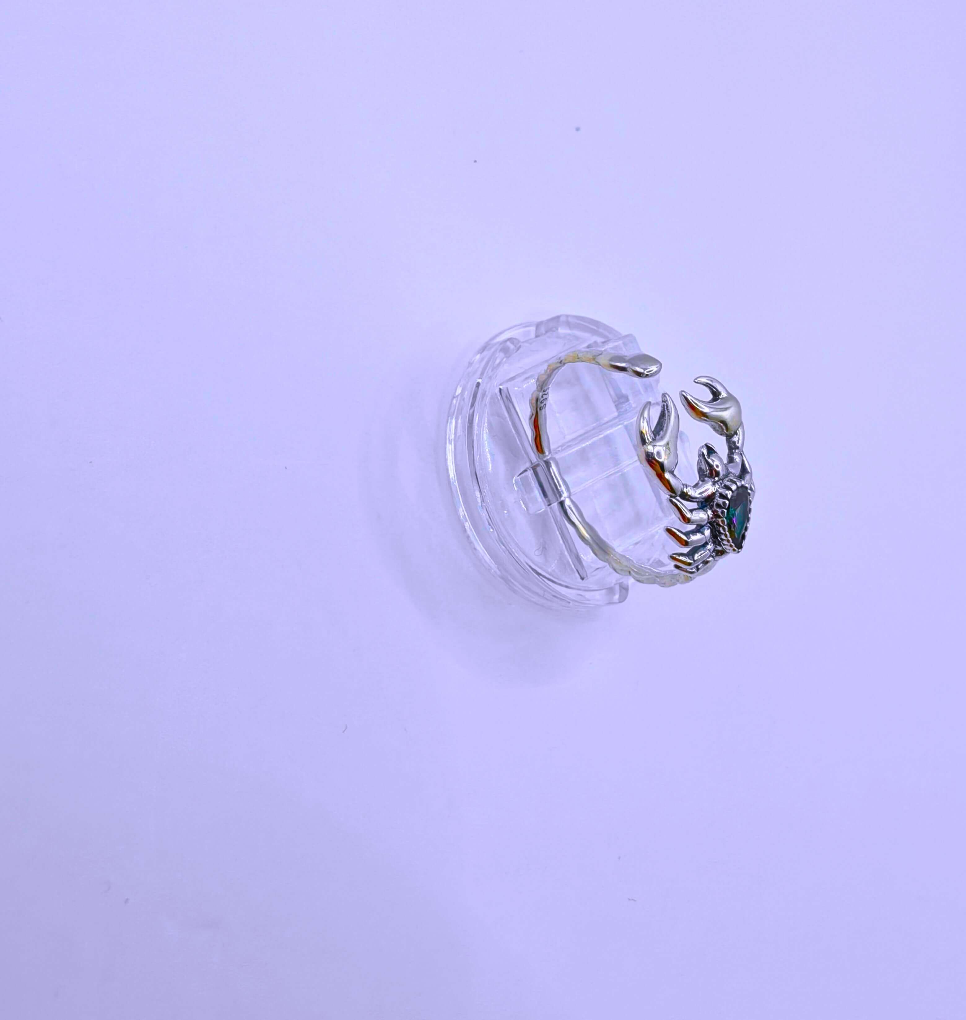 SR0044 - Anillo S925 Ley "Alacrán" Circonita Morada Calenbi