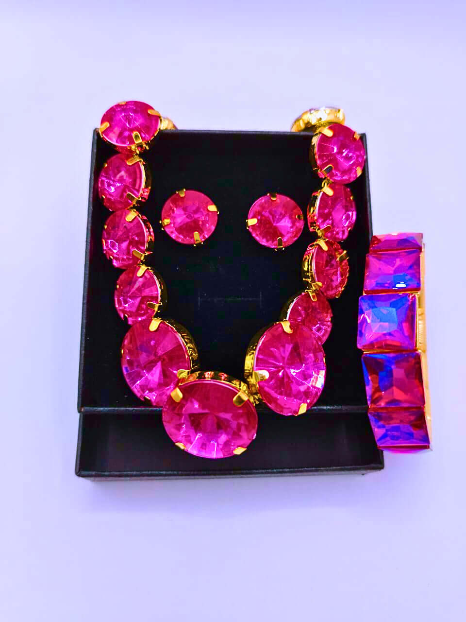 NEB0015,16,17,18 - Collar y Aretes Aleación Circonita Cubica Negro,Rojo y Blanco Calenbi