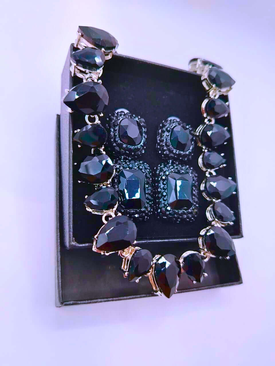 NEB0015,16,17,18 - Collar y Aretes Aleación Circonita Cubica Negro,Rojo y Blanco Calenbi