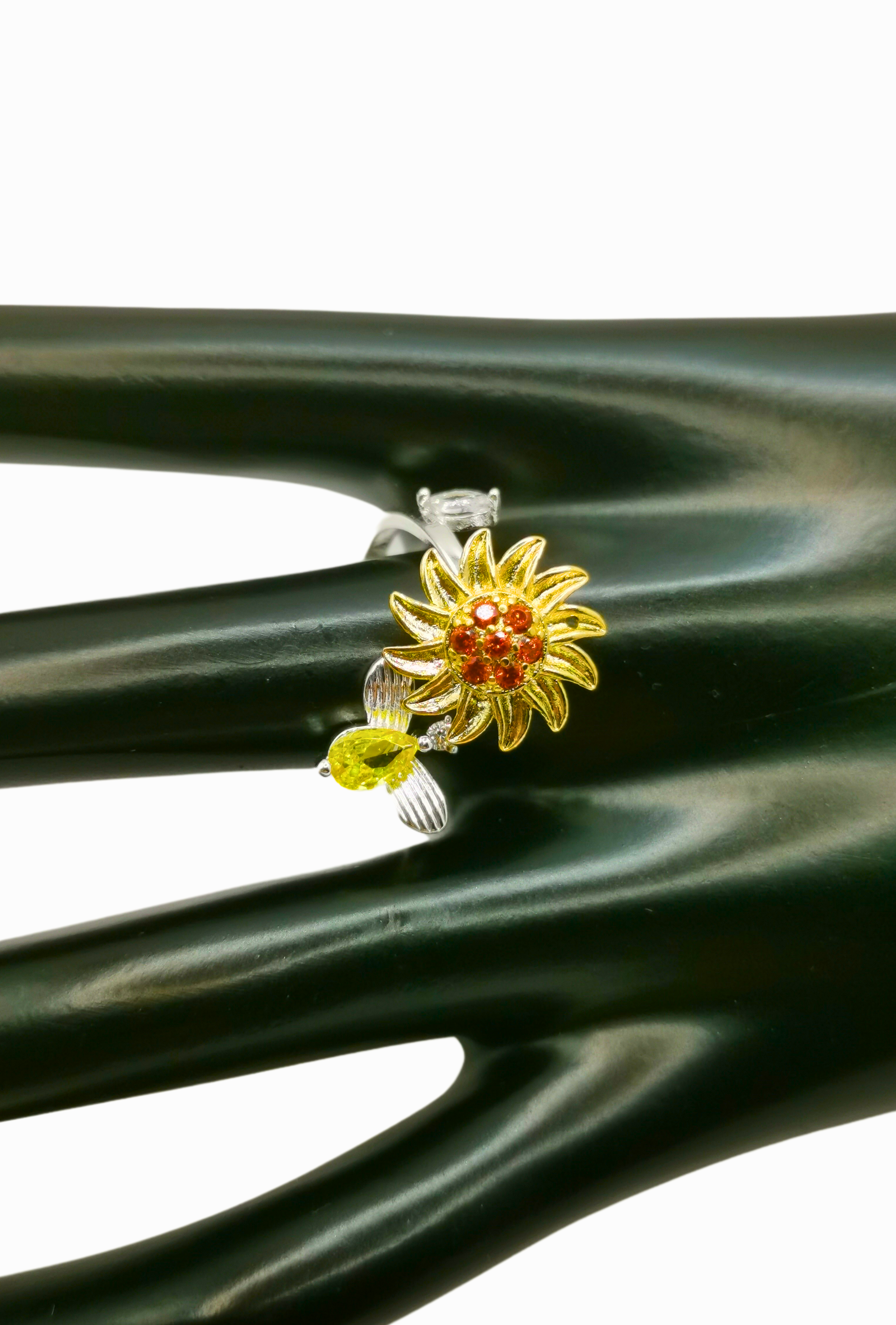 RB0012 - Anillo Aleación Flor y Abeja Calenbi