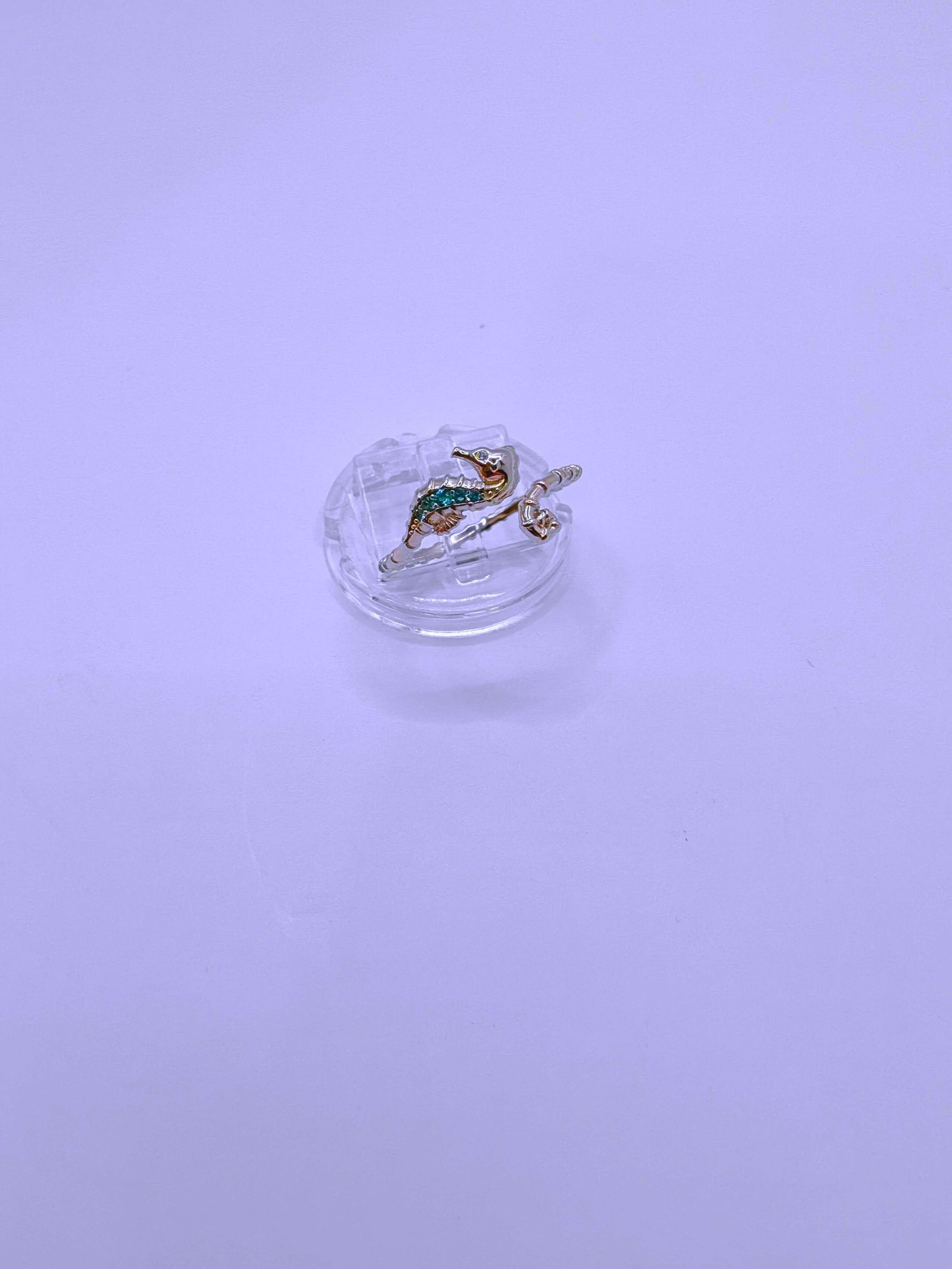 SR0053 - Anillo S925 Ley "Caballito de Mar" Circonita Calenbi