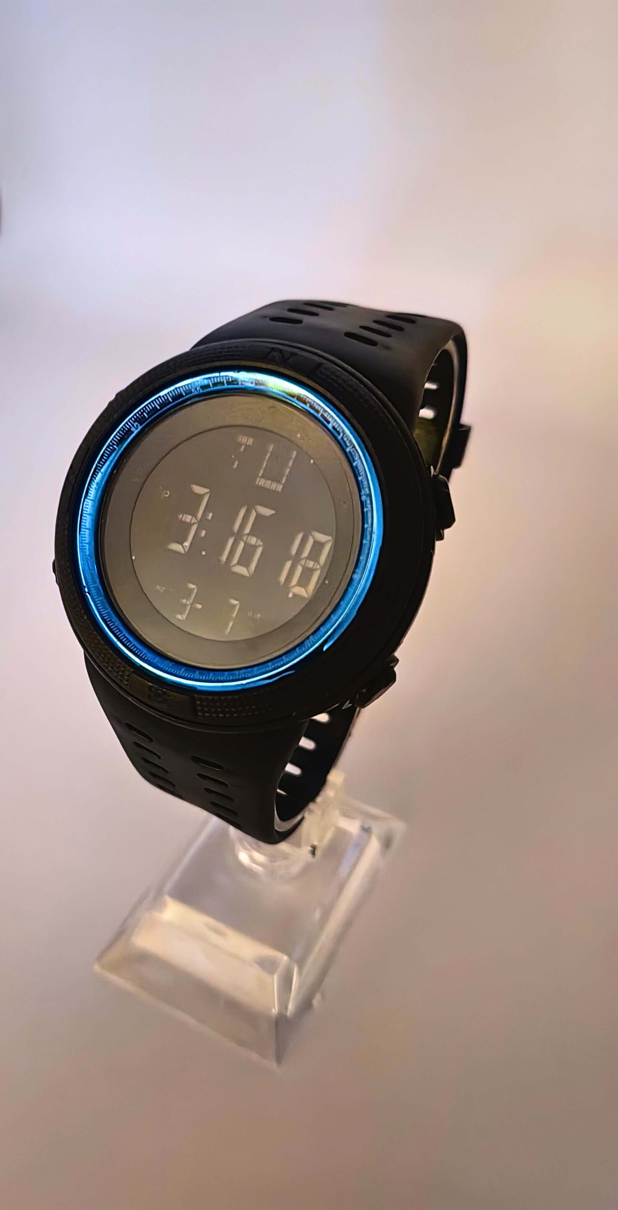 WA0021 - Reloj Digital Deportivo Circulo Azul Cielo Calenbi