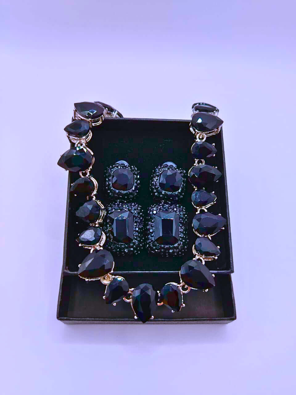 NEB0015,16,17,18 - Collar y Aretes Aleación Circonita Cubica Negro,Rojo y Blanco Calenbi